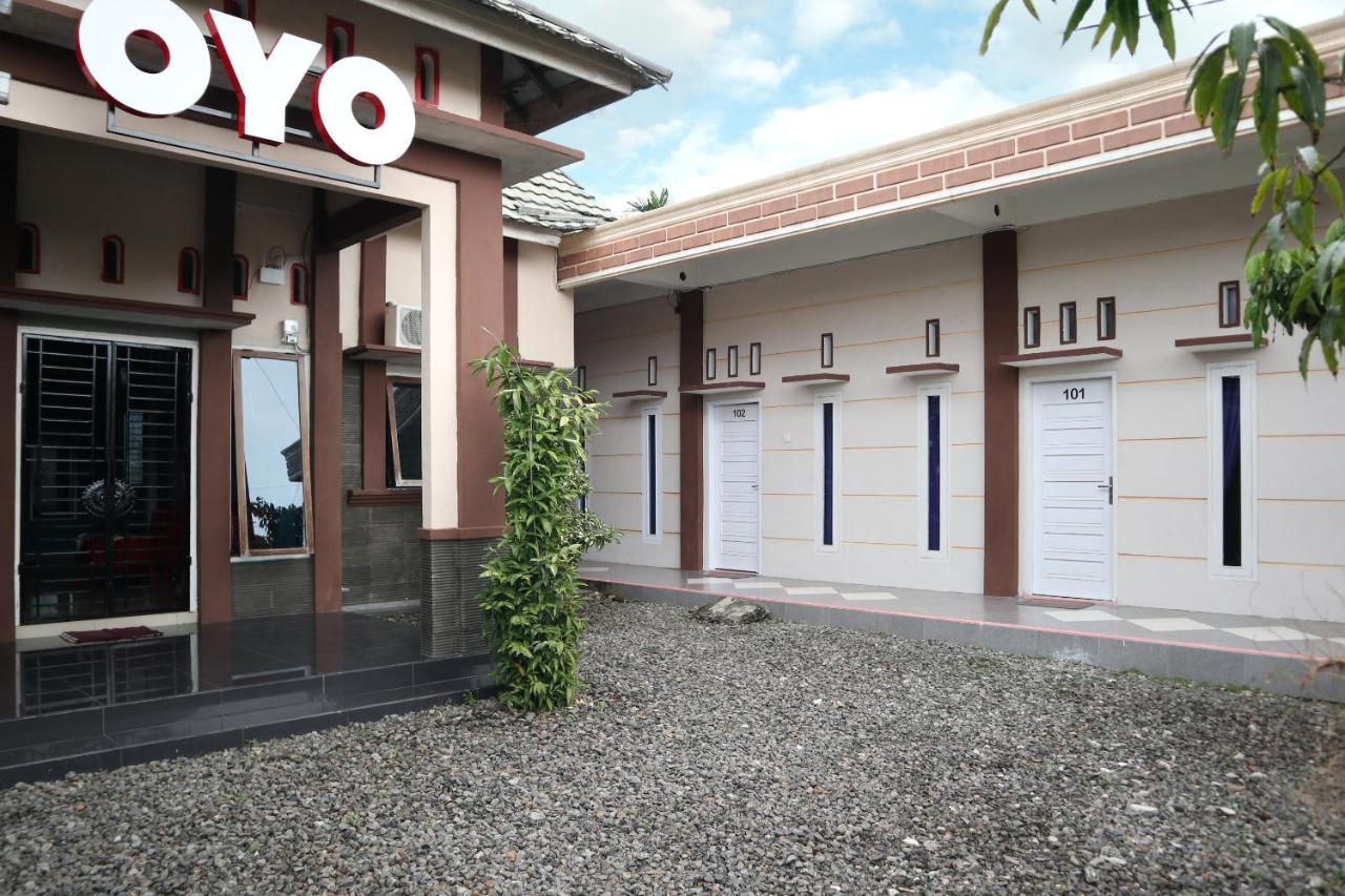 Oyo 2202 Delima Guest House Syariah Padang  Eksteriør billede
